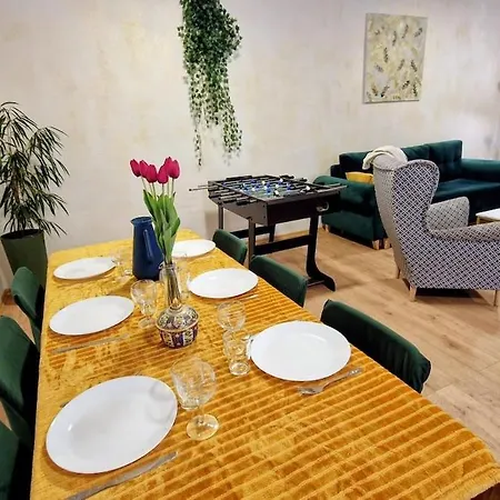 Orientarium Atlas Arena Family House Semesterbostad